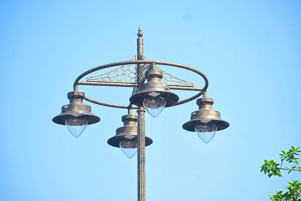 Gökyüzündeki sokak lambası