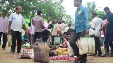 Marketteki Hintli insanlar