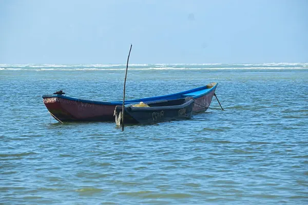 Deniz kıyısında bir tekne, Hindistan.