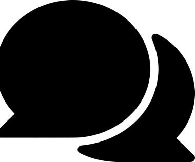 Siyah beyaz yorum simgesi, şeffaf arkaplan ile PNG biçiminde sunulmuştur. Basit ve minimalist tasarım, UI / UX, web uygulamaları, geri bildirim bölümleri veya iletişim görselleri için mükemmel. Çok yönlü dijital kullanım için temiz satırlar