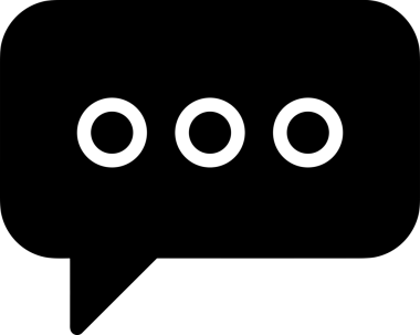 Siyah beyaz yorum simgesi, şeffaf arkaplan ile PNG biçiminde sunulmuştur. Basit ve minimalist tasarım, UI / UX, web uygulamaları, geri bildirim bölümleri veya iletişim görselleri için mükemmel. Çok yönlü dijital kullanım için temiz satırlar