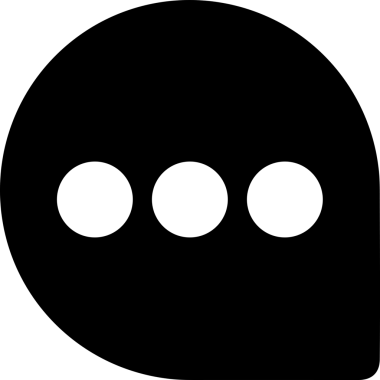 Siyah beyaz yorum simgesi, şeffaf arkaplan ile PNG biçiminde sunulmuştur. Basit ve minimalist tasarım, UI / UX, web uygulamaları, geri bildirim bölümleri veya iletişim görselleri için mükemmel. Çok yönlü dijital kullanım için temiz satırlar