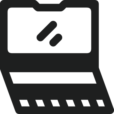 Şeffaf arkaplan ile PNG biçiminde bilgisayar logosu simgesi. Teknoloji markaları, bilişim hizmetleri, web geliştirme veya dijital ürünler için uygun minimalist siyah-beyaz tasarım. Çok yönlü markalaşma ve arayüz kullanımı için temiz ve modern sembol