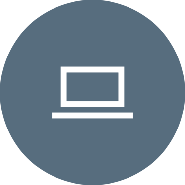 Şeffaf arkaplan ile PNG biçiminde bilgisayar logosu simgesi. Teknoloji markaları, bilişim hizmetleri, web geliştirme veya dijital ürünler için uygun minimalist siyah-beyaz tasarım. Çok yönlü markalaşma ve arayüz kullanımı için temiz ve modern sembol