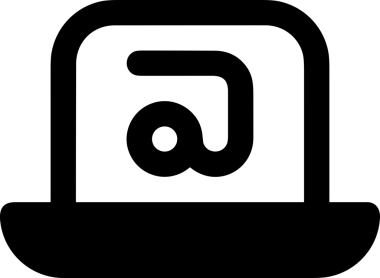 Şeffaf arkaplan ile PNG biçiminde bilgisayar logosu simgesi. Teknoloji markaları, bilişim hizmetleri, web geliştirme veya dijital ürünler için uygun minimalist siyah-beyaz tasarım. Çok yönlü markalaşma ve arayüz kullanımı için temiz ve modern sembol