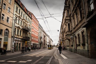 Dresden, Almanya - 18 Eylül 2014 - Şehir manzarası, tarihi mimari, şehir sokakları, Avrupa seyahatleri, Saksonya turizmi, barok binalar, kafeler, tramvaylar, eski kasaba, kültür mirası