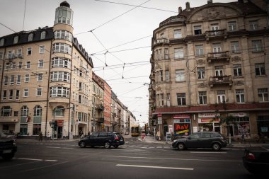 Dresden, Almanya - 18 Eylül 2014 - Şehir manzarası, tarihi mimari, şehir sokakları, Avrupa seyahatleri, Saksonya turizmi, barok binalar, kafeler, tramvaylar, eski kasaba, kültür mirası