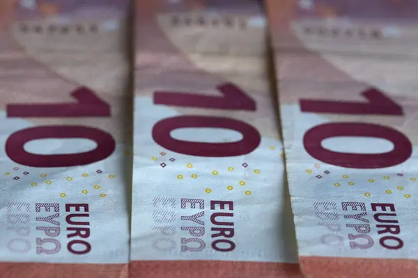 Avrupa parasını temsil eden 10 avroluk banknotlar düzenlendi