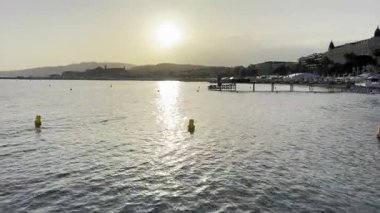 Cannes, Fransa - 24 Mayıs 2023: Cannes Film Festivali sırasında gün batımında liman manzarası