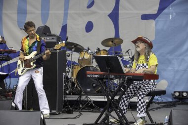 PORTLAND, OR - 4 Temmuz 2025: Kris Deelane 's Psychedelic Soul Revue 4 Temmuz' da Waterfront Blues Festivali 'nde sahne alacak. 