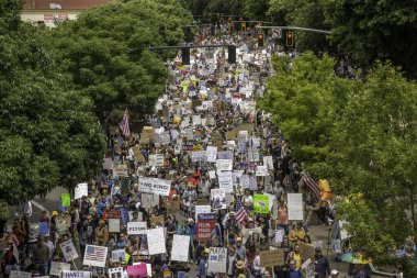 14 Haziran 2025 'te Portland' daki Morrison 'daki Krallar Yok Protestosu' ndan Natto Parkway 'deki Kralsız Protesto' nun manzarası