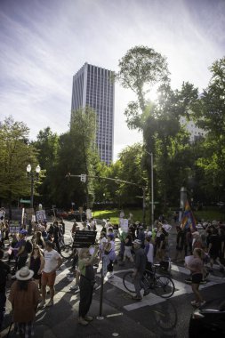 PORTLAND, OR  SEPTEMBER 28, 2025 Demonstrators gathered at the Battleship Oregon Memorial for a peaceful rally and march through downtown Portland opposing the deployment of federal forces.  The protests are sponsored by SEIU Local 503, the ACLU of