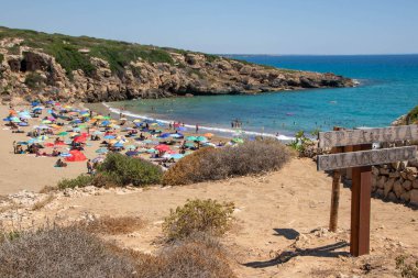 Calamosche, a beautiful sandy cove in the Vendicari Nature Reserve wildlife oasis, located between Noto and Marzamemi, Sicily, Italy.
