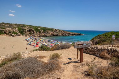 Calamosche, a beautiful sandy cove in the Vendicari Nature Reserve wildlife oasis, located between Noto and Marzamemi, Sicily, Italy.