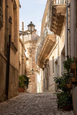 Scicli, Ragusa, İtalya 'daki Beneventano Sarayı' nın Barok Stule cephesi