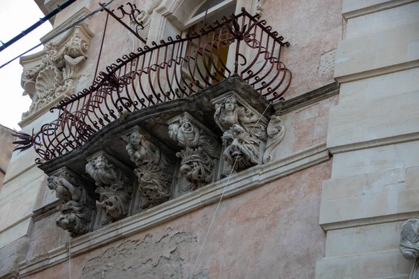 Μπαρόκ Λεπτομέρειες Για Παλιό Παλάτι Στο Ragusa Ibla Σικελία Ιταλία — Φωτογραφία Αρχείου