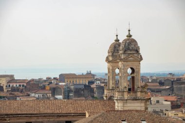 Catania 'nın tarihi merkezi San Giulano kilisesinin çan kulesinden izleniyor.