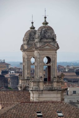 Catania 'nın tarihi merkezi San Giulano kilisesinin çan kulesinden izleniyor.