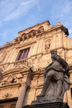 Acireale, Sicilya, İtalya 'daki San Sebastiano Kilisesi' nin zengin cepheleri.,