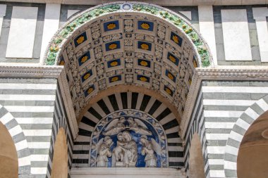 Terracotta Madonna and Child (1505) by Andrea della Robbia San Zeno Katedrali, Pistoia