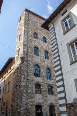 İtalya, Tuscany, Pistoia 'daki Catilina Ortaçağ Kulesi,