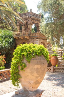 Taormina 'nın halk bahçeleri Leydi Florence Trevelyan tarafından oluşturuldu, Sicilya, İtalya