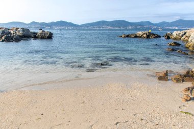 Samil sahilinin manzarası ve Galiçya 'daki Rias Baixas kıyı şeridi, Vigo, İspanya,