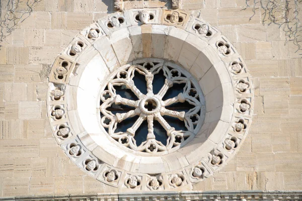Rose Παράθυρο Της Πρόσοψης Της Αγίας Μαρίας Assunta Καθεδρικός Ναός — Φωτογραφία Αρχείου