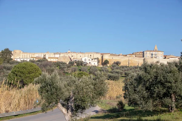 マグリアーノは 中世の壁に囲まれ トスカーナの田舎を見下ろす トスカーナのマレママの中心部にある小さな村です — ストック写真