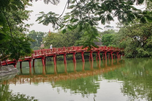 Puente Huc Lago Hoan Kiem Hanoi También Conocido Como Lago —  Fotos de Stock