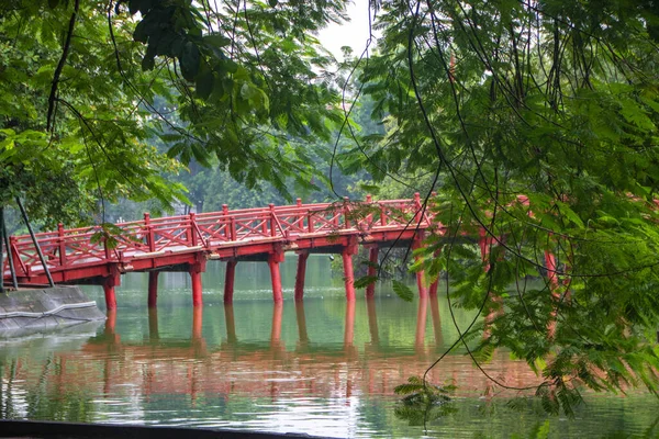 Puente Huc Lago Hoan Kiem Hanoi También Conocido Como Lago —  Fotos de Stock