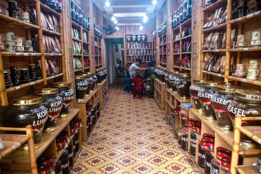 Hanoi, Vietnam 'da, Eylül 2019' da, şehrin tarihi merkezinde bir kafe.
