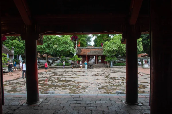 Hanoi Vietnam 2019 Man Biddend Tempel Van Literatuur Gewijd Aan — Stockfoto