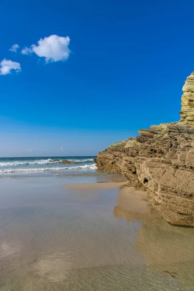 Galiçya, İspanya 'nın Atlantik kıyısındaki Praia das Katedrais veya Katedral plajı