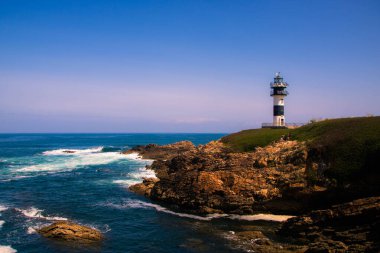 Galiçya 'daki Ada Pancha' daki deniz feneri, İspanya 'nın Atlantik kıyıları.