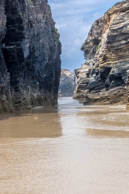 İspanya 'nın Atlantik kıyısındaki Praia das Katedrais veya Katedral plajı