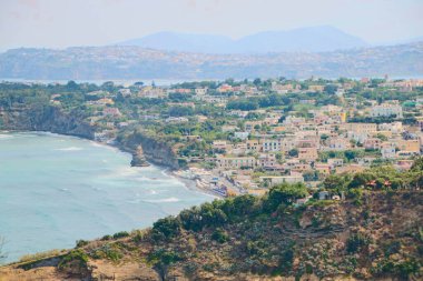 Vivara doğal rezervi Napoli, İtalya 'nın sözde kral masasından Procida adasının manzarası