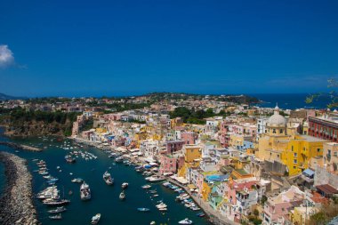 Marina Corricella 'nın Procida, Napoli, İtalya' daki manzarası