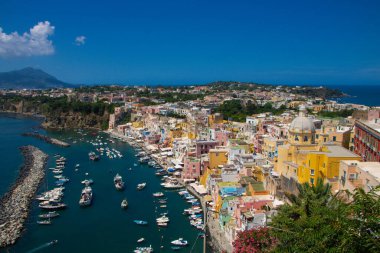Marina Corricella 'nın Procida, Napoli, İtalya' daki manzarası