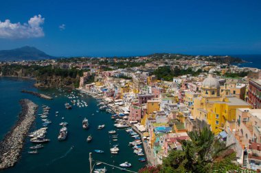 Marina Corricella 'nın Procida, Napoli, İtalya' daki manzarası