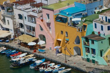 Marina Corricella 'nın Procida, Napoli, İtalya' daki manzarası