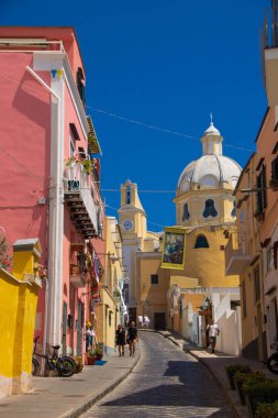 Procida, İtalya 'da 01.08.23' te, Marina Corricella, Napoli 'nin küçük limanı