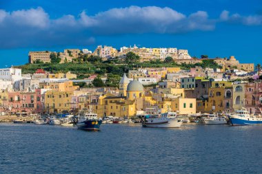 Procida, İtalya 'da, 07, 31, 2023' te, Marina Grande, büyüleyici Procida adasının ana limanı.