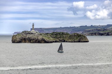 Mouro Adası (İspanyolca: Isla de Mouro), İspanya 'nın Santander kentindeki Magdalena Yarımadası' nın açıklarında bulunan Biscay Körfezi 'nde küçük ıssız bir ada.
