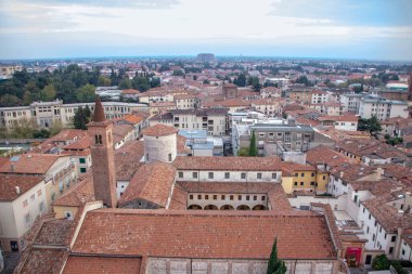 Bassano del Grappa 'nın hava görüntüsü, İtalya