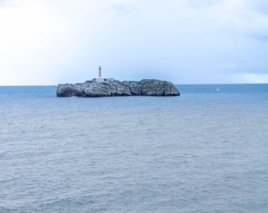 Mouro Adası (İspanyolca: Isla de Mouro), İspanya 'nın Santander kentindeki Magdalena Yarımadası' nın açıklarında bulunan Biscay Körfezi 'nde küçük ıssız bir ada.