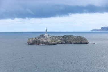 Mouro Adası (İspanyolca: Isla de Mouro), İspanya 'nın Santander kentindeki Magdalena Yarımadası' nın açıklarında bulunan Biscay Körfezi 'nde küçük ıssız bir ada.