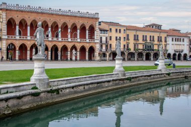 Padua - İtalya - Ekim 2018 Prato della Valle Meydanı