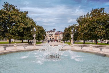 Padua - İtalya - Ekim 2018 Prato della Valle Meydanı