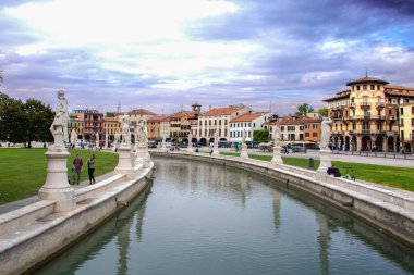 Padua - İtalya - Ekim 2018 Prato della Valle Meydanı